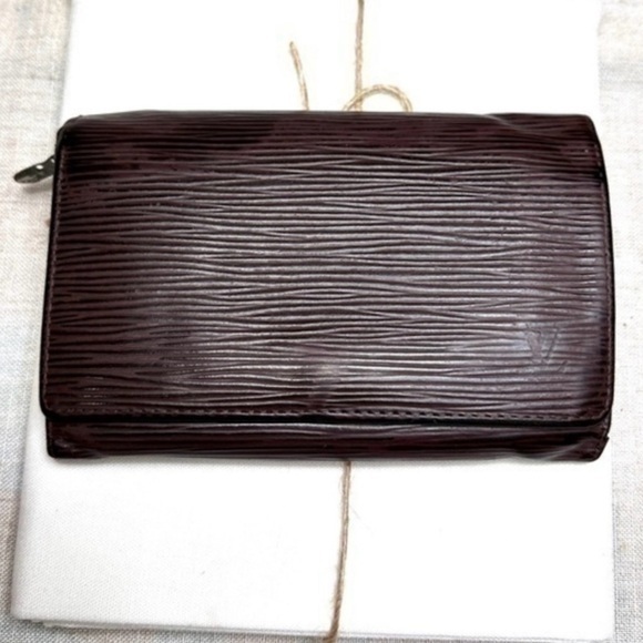 AUTHENTIC LOUIS VUITTON Monogram Porte-Monnaie Billet Tresor Wallet